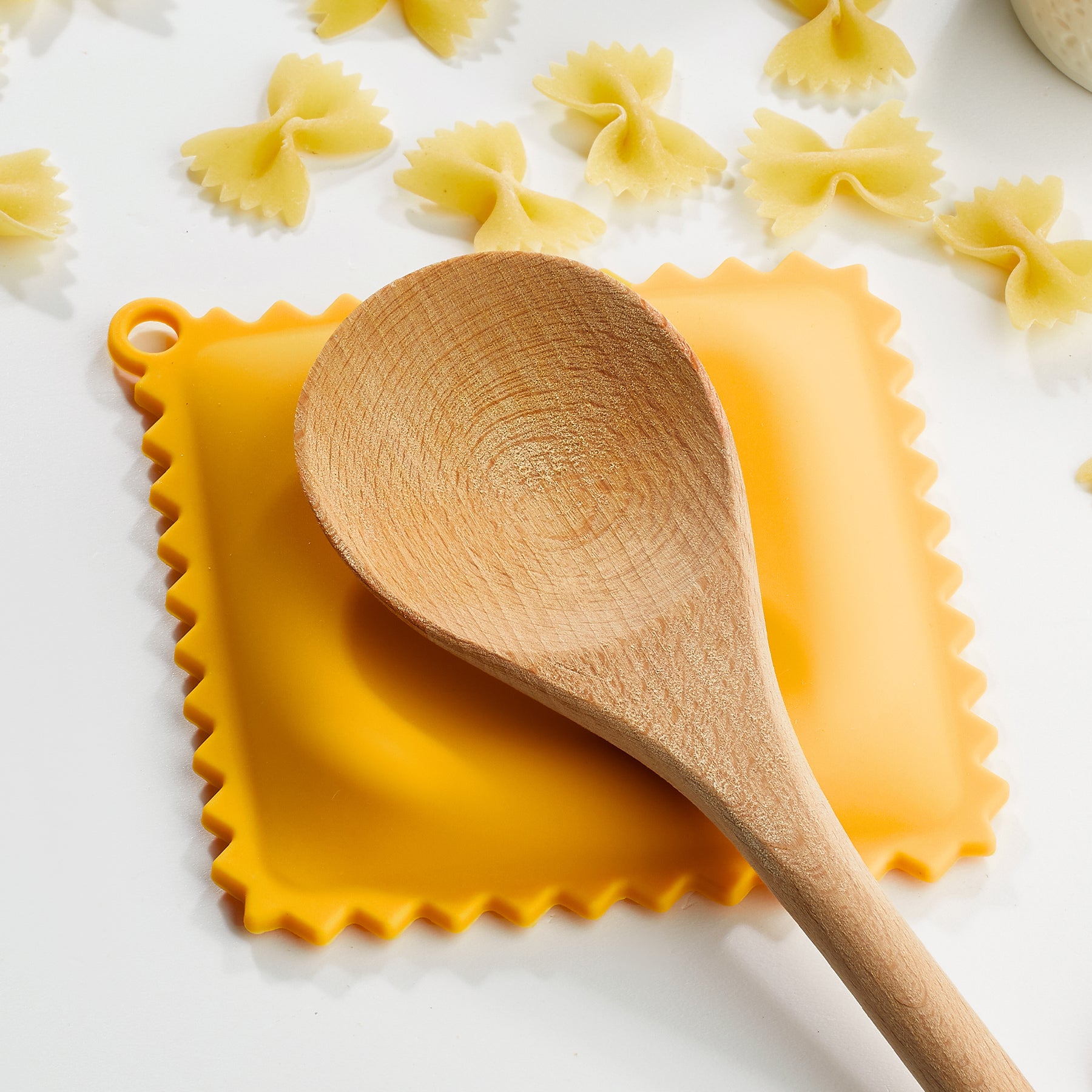 Mezzelune – Silicone pasta shaped oven mitt gift for foodies