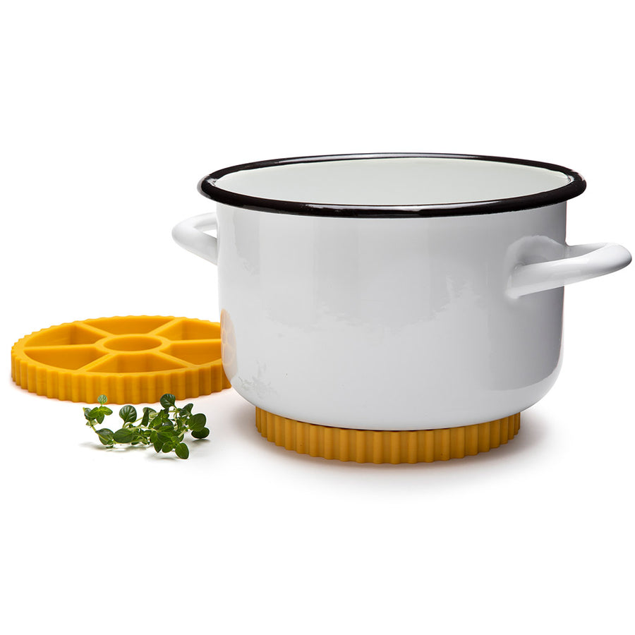 Rotelle silicone trivet – pasta-shaped table protector