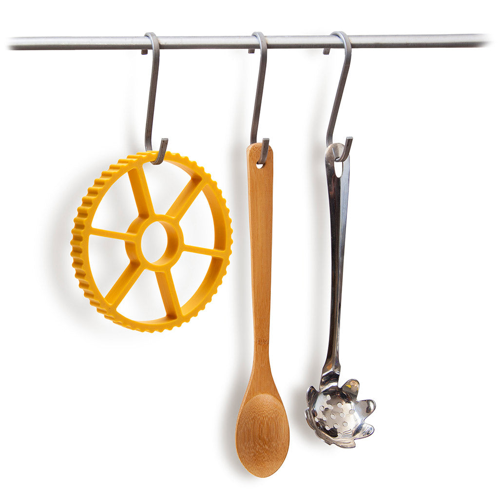 Rotelle silicone trivet – pasta-shaped table protector