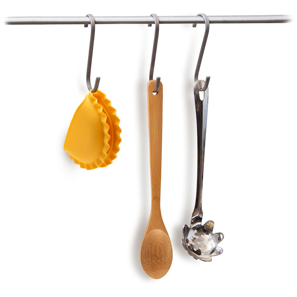 Mezzelune – Silicone pasta shaped oven mitt gift for foodies
